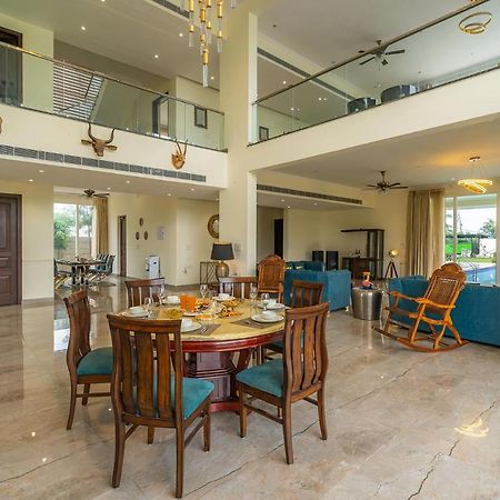Sohna Stayvista At Blanc Belle With Outdoor Pool מראה חיצוני תמונה