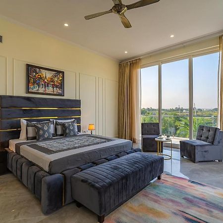 Sohna Stayvista At Blanc Belle With Outdoor Pool מראה חיצוני תמונה