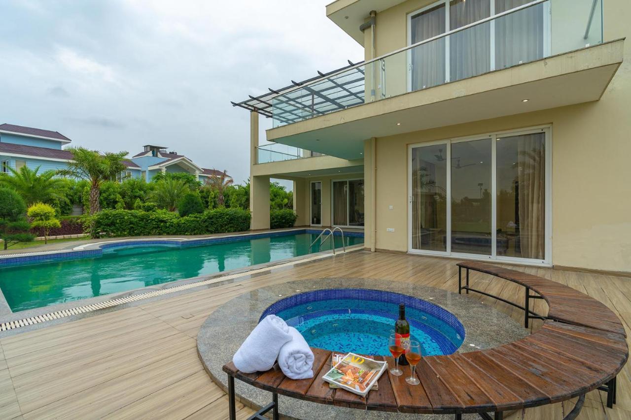 Sohna Stayvista At Blanc Belle With Outdoor Pool מראה חיצוני תמונה