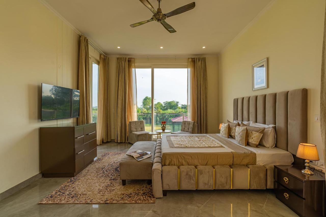 Sohna Stayvista At Blanc Belle With Outdoor Pool מראה חיצוני תמונה