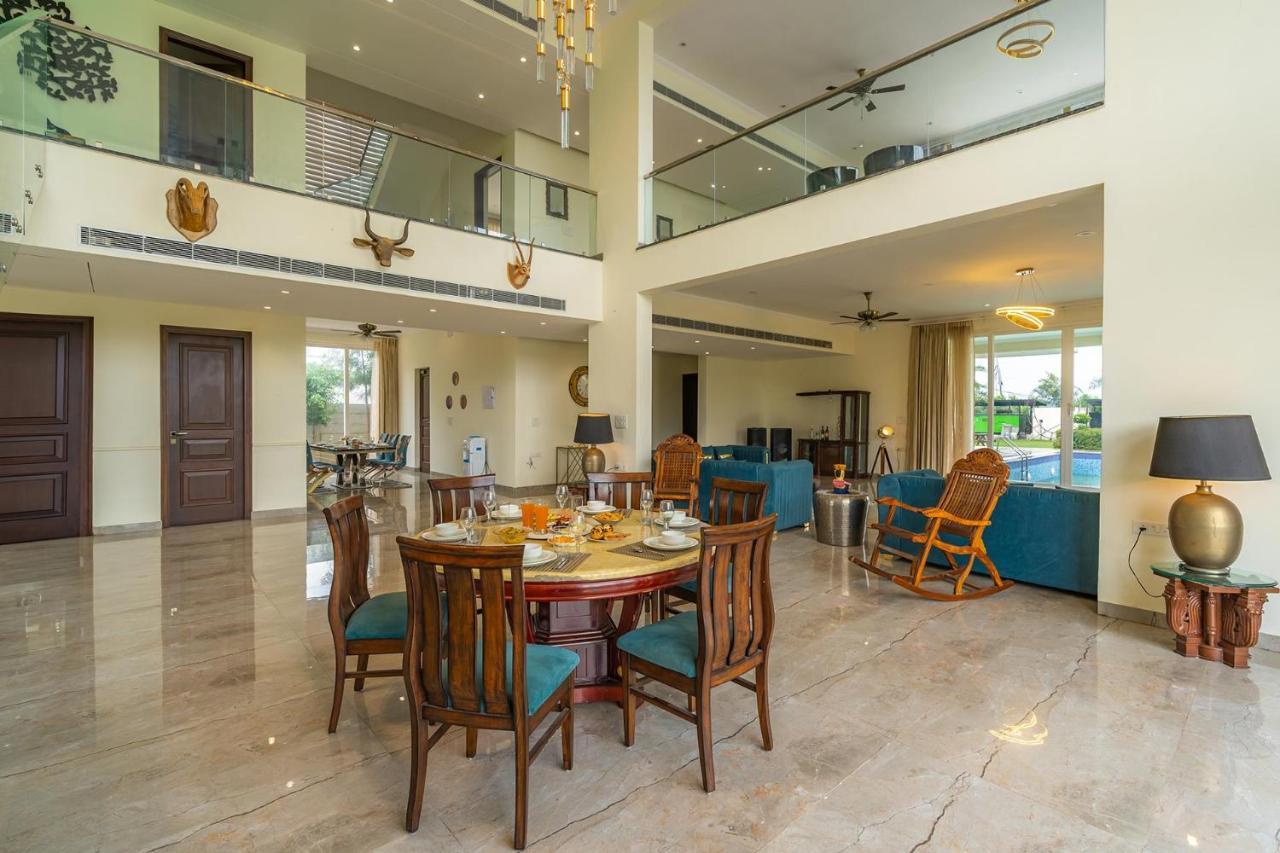 Sohna Stayvista At Blanc Belle With Outdoor Pool מראה חיצוני תמונה