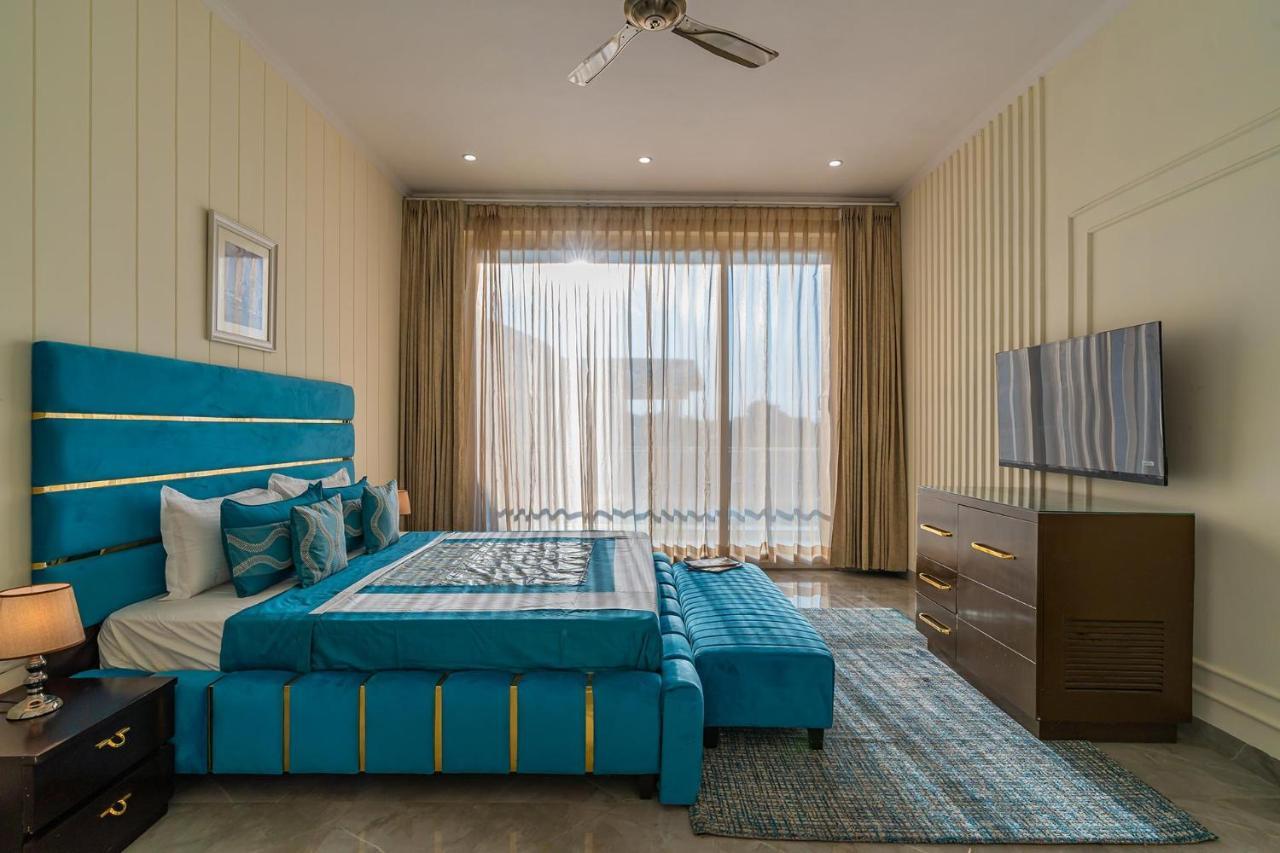 Sohna Stayvista At Blanc Belle With Outdoor Pool מראה חיצוני תמונה