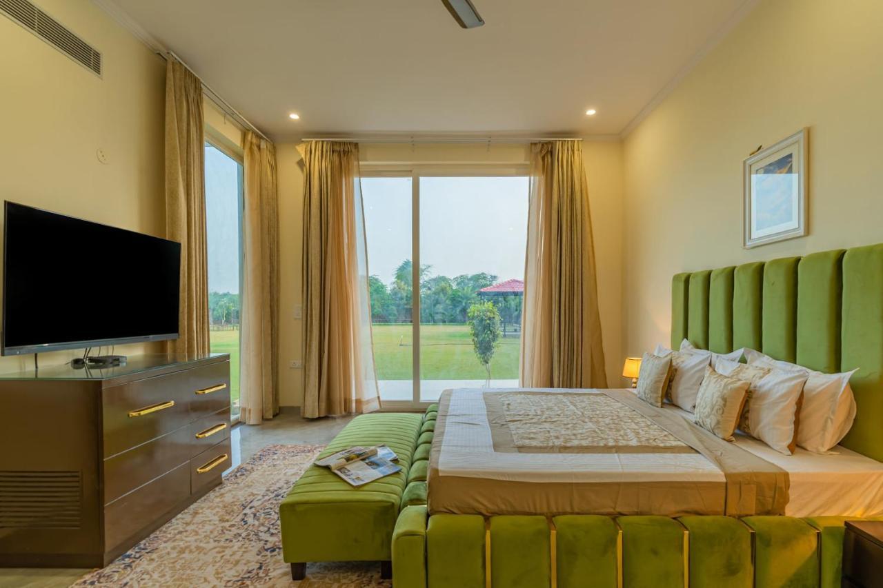 Sohna Stayvista At Blanc Belle With Outdoor Pool מראה חיצוני תמונה
