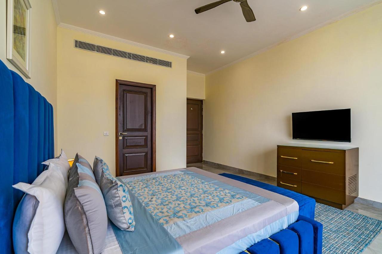 Sohna Stayvista At Blanc Belle With Outdoor Pool מראה חיצוני תמונה