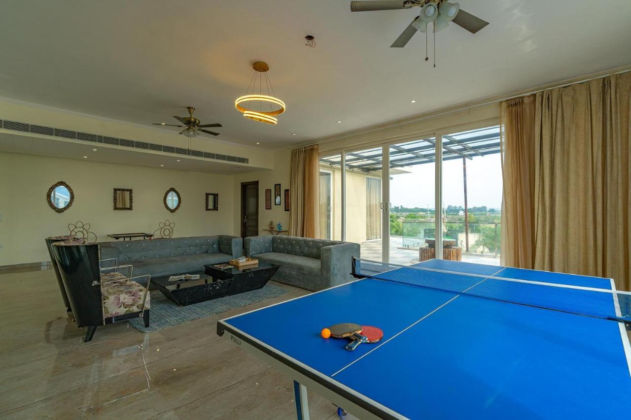Sohna Stayvista At Blanc Belle With Outdoor Pool מראה חיצוני תמונה