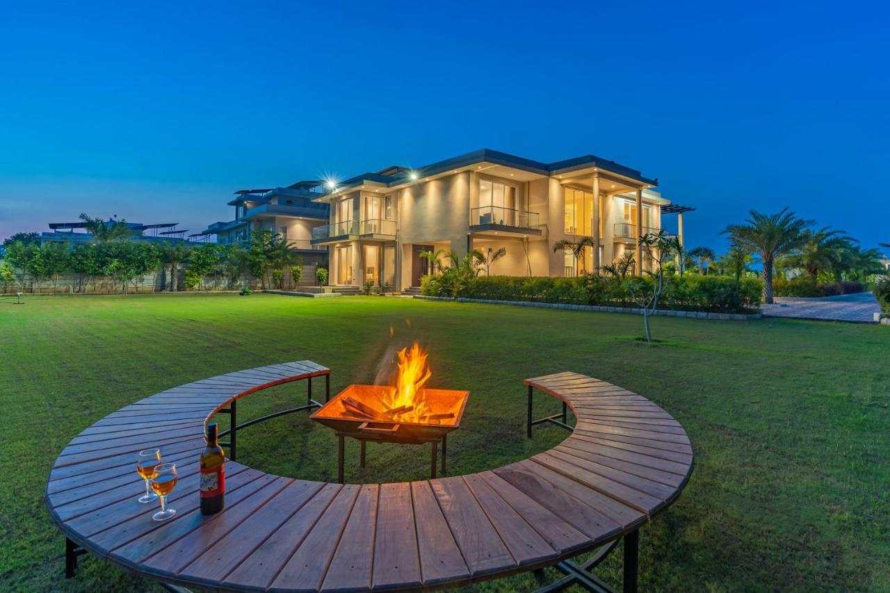Sohna Stayvista At Blanc Belle With Outdoor Pool מראה חיצוני תמונה